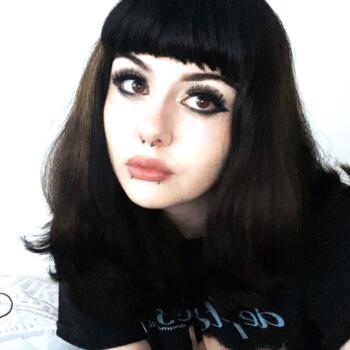 Babysitter in Oldham: Erin