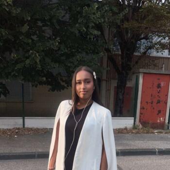 Babysitter in Fontaines-sur-Saône: Zina