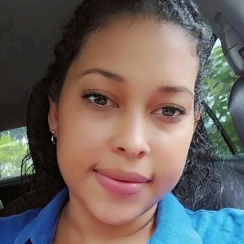 Babysitter in Burunga: Flor