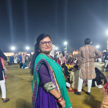 अहमदाबाद में बेबीसिटर: Nidhi Soni