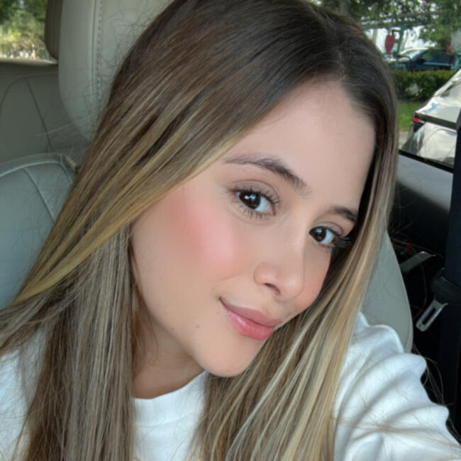 Babysitter in Miami: Daniela