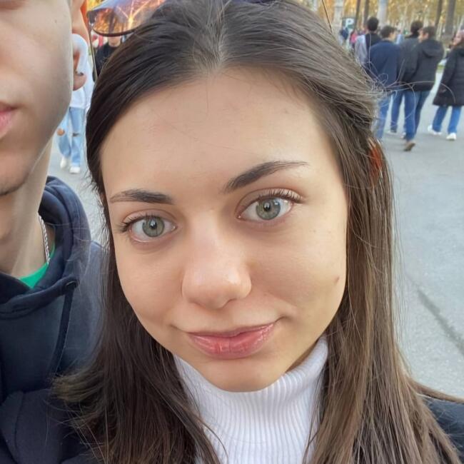 Babysitter in Sint-Joost-ten-Node: Giada