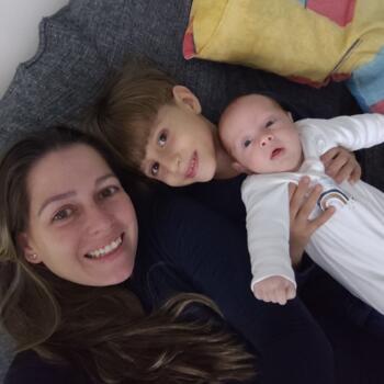 Emprego de babá em Jacareí: emprego de babá KAMILA