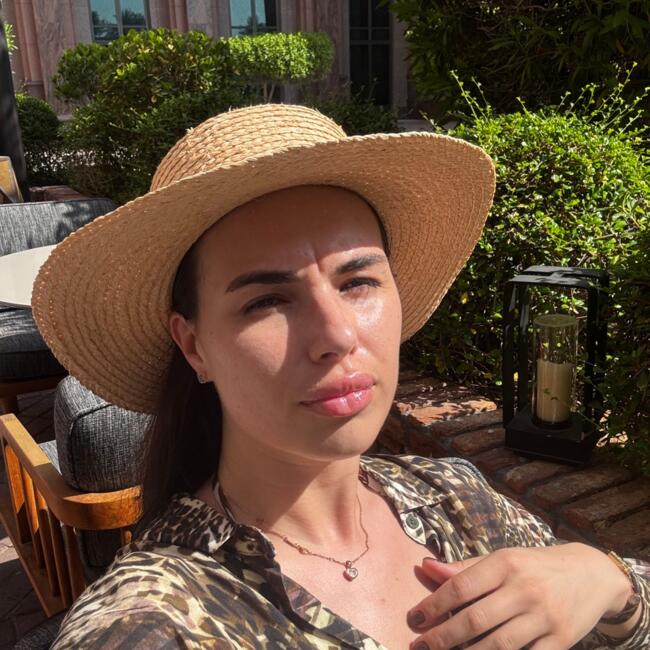 وظيفة جليسة أطفال في دبي: Kristina