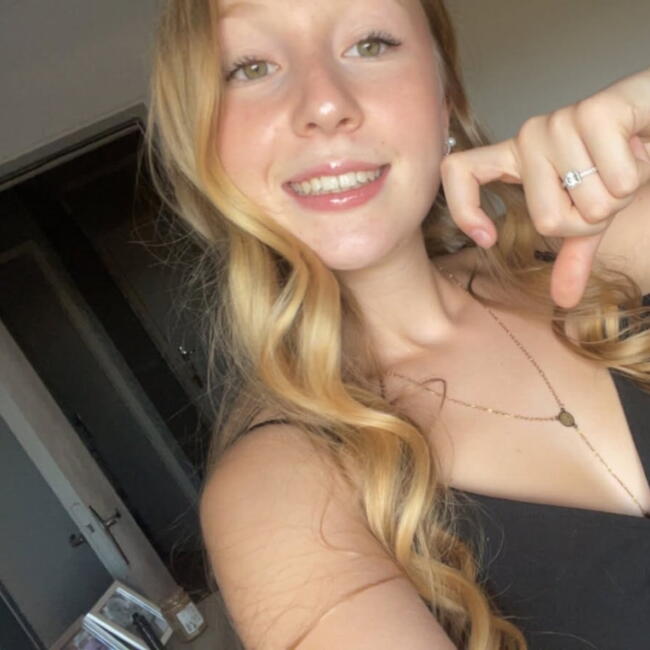 Babysitter in Auxerre: Lilly