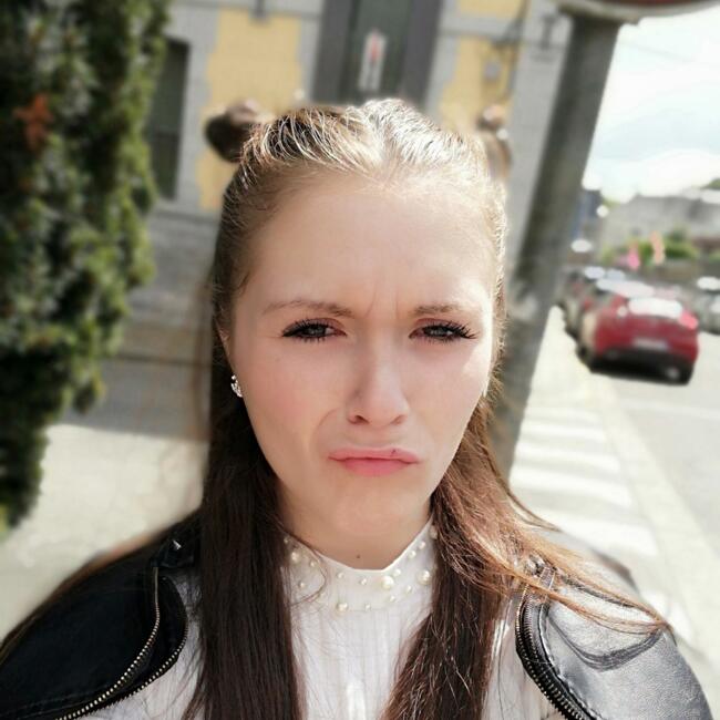 Babysitter in Engis: Laura