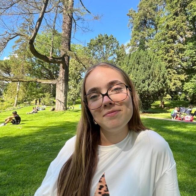 Babysitter in Écouflant: Tess