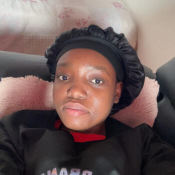 Babysitter in Saint-Ouen: Lovena