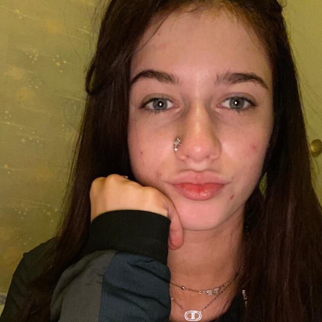 Babysitter in Auxerre: Leeya