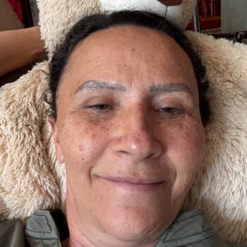 Babysitter Brasília: Nayra Celene