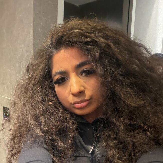 Babysitter in Brentwood: Ieeza