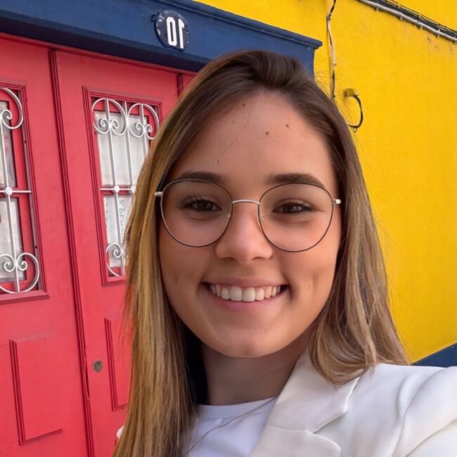 Babysitter in Porto: Adriana