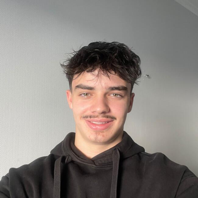 Babysitter in Carignan-de-Bordeaux: Tim