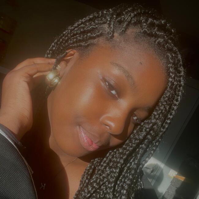 Babysitter in Rouen: Khadija