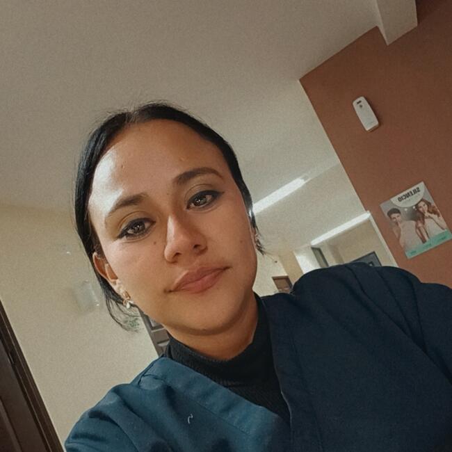 Babysitter στην περιοχή Κετσαλτενάνγκο: Liliana