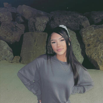 Babysitter in La Farlède: Asia