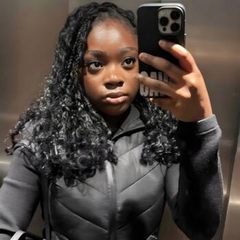 Babysitter Saint-Denis: Leona