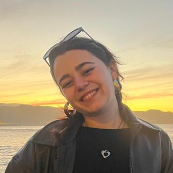 Babysitter in Seville: Lola