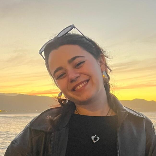 Babysitter in Seville: Lola