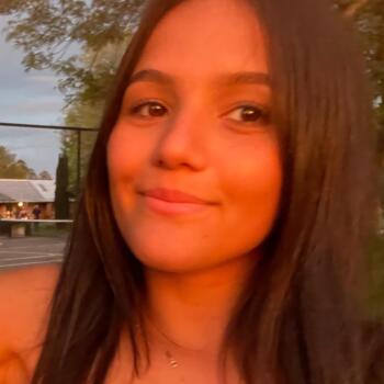 Babysitter in Queenstown: Maya