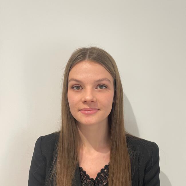 Babysitter in Rodès: Lily-rose