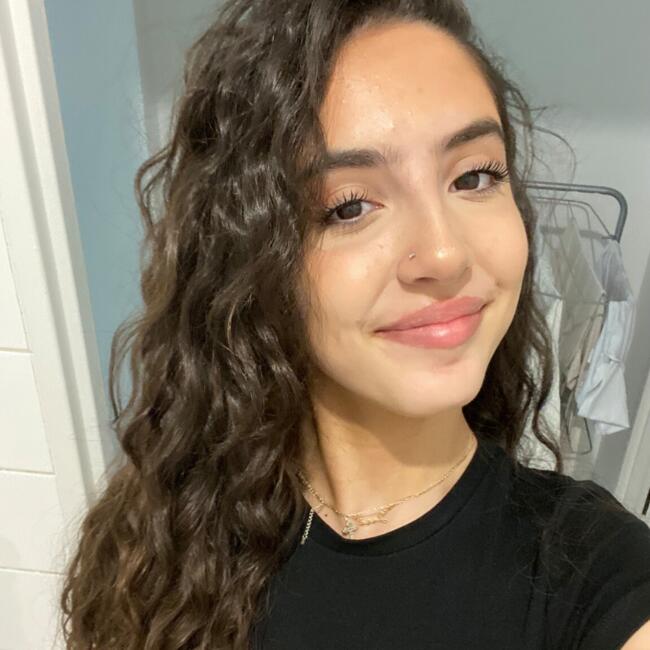 Babysitter in Vert-Saint-Denis: Julia