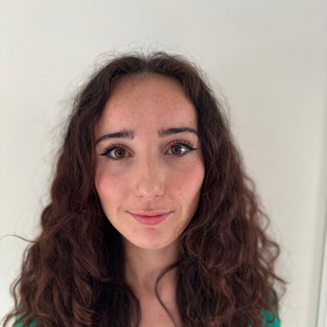 Babysitter in Neuville-de-Poitou: Emily