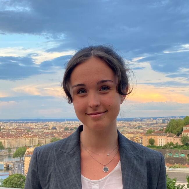 Babysitter in Nantes: Ariane