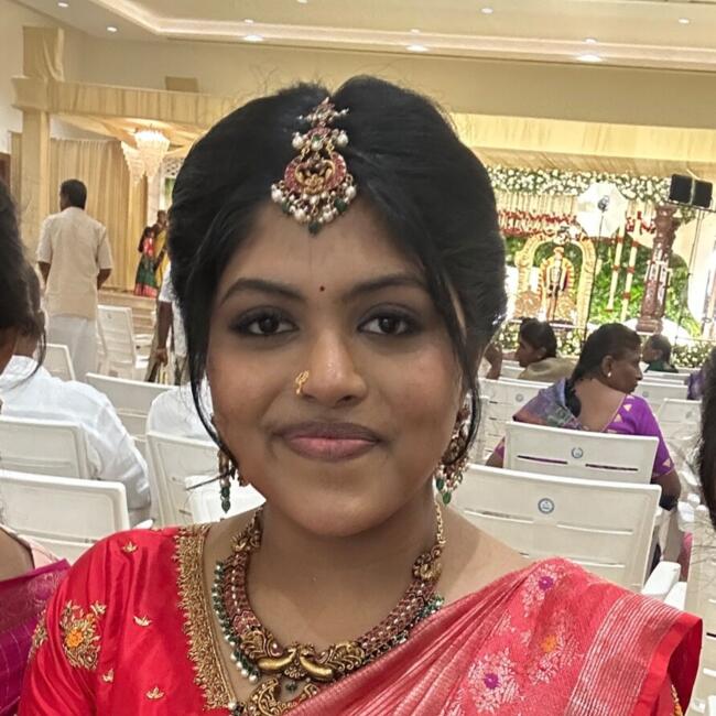 बंगलौर में बेबीसिटर: Kadhampari