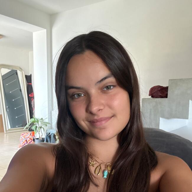 Babysitter in Épernay: Ella