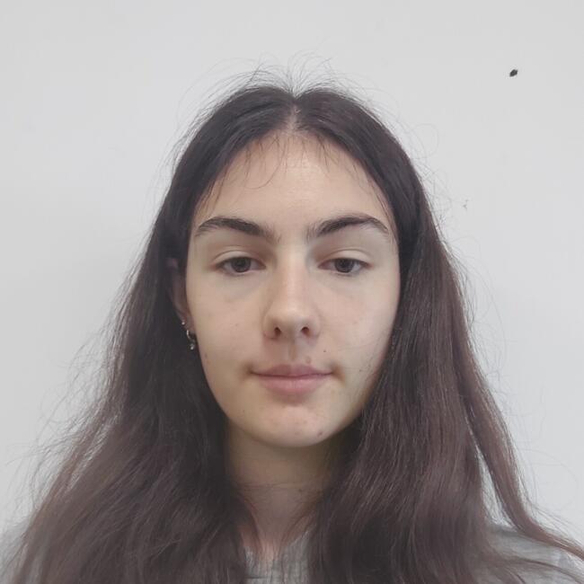 Babysitter in Saint-Sébastien-sur-Loire: Jade