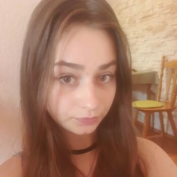 Bébiszitter: Érd: Kiara