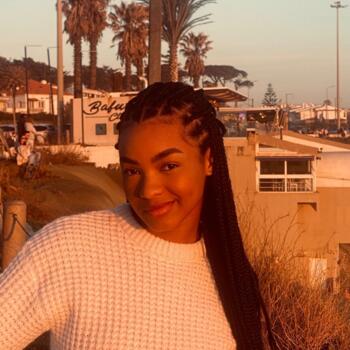 Babysitter in Loures: Juliene