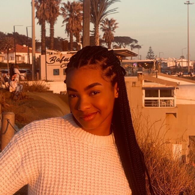 Babysitter in Loures: Juliene