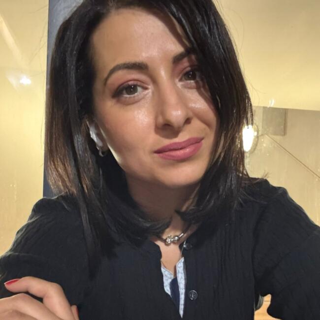 Babysitter in Roșu: Sorina