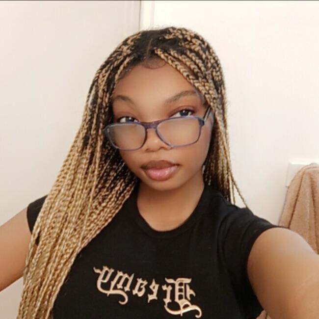 Babysitter in Troyes: Olivia