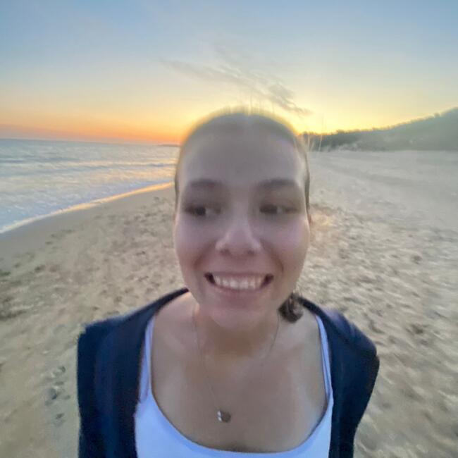 Babysitter in Sainte-Luce-sur-Loire: Elna