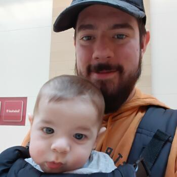 Babysitting job in Green Bay: babysitting job Jorge