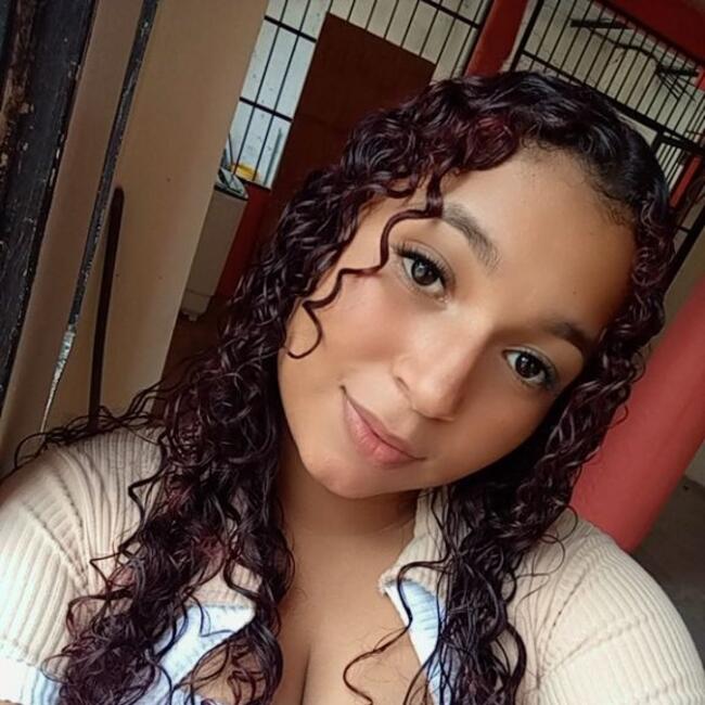 Babysitter in Valencia: Mariel alexandra