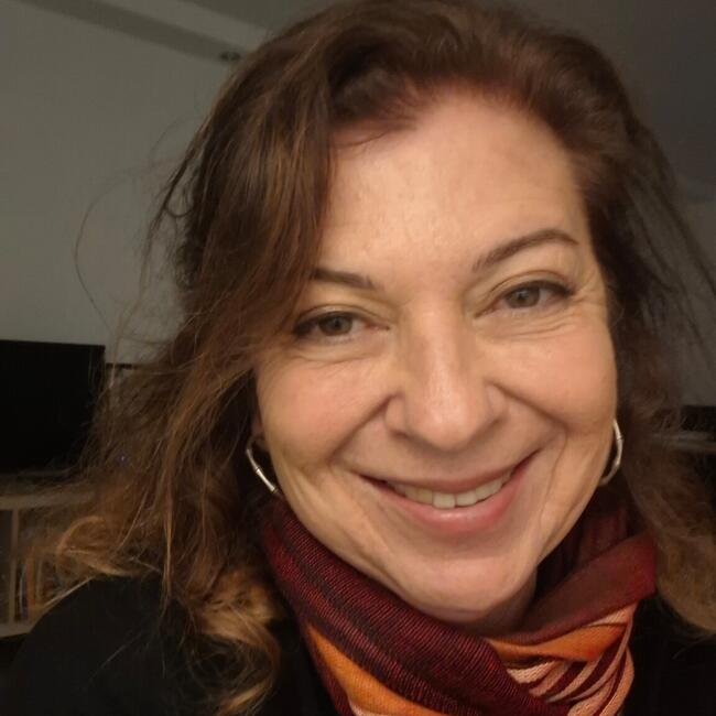 Babysitter em Almada: Adriana