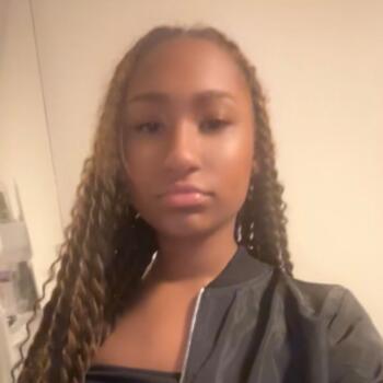 Babysitter Villeneuve-Saint-Georges: Lya