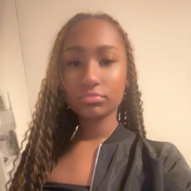 Babysitter in Villeneuve-Saint-Georges: Lya