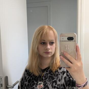 Babysitter in Bouafle: Laura