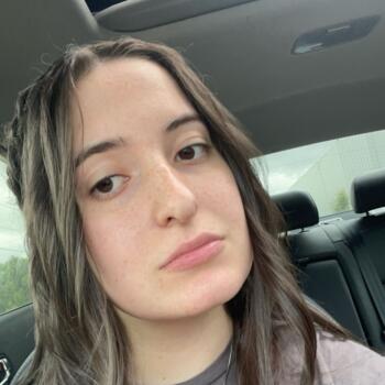 Babysitter in Dartmouth: Sara