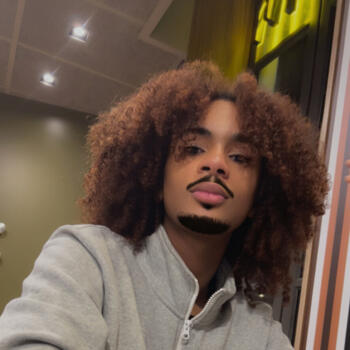 Babysitter in Lyon: Chaya