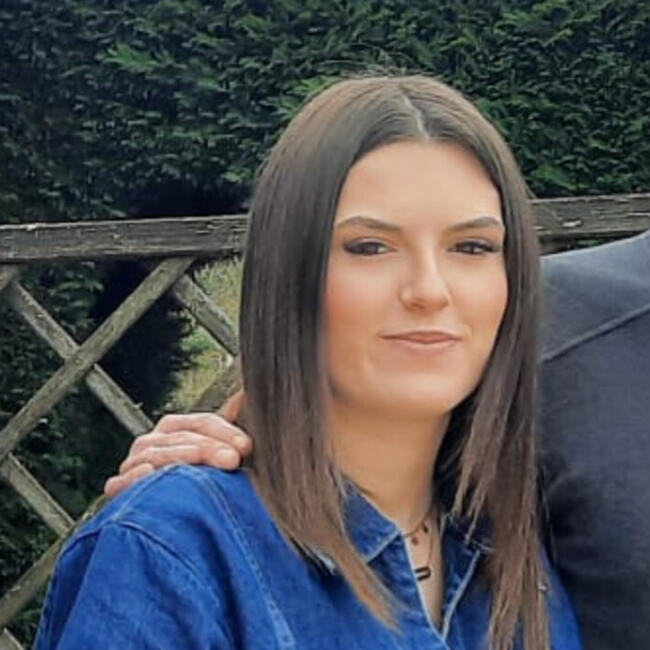 Babysitter in Carnoux-en-Provence: Madeline