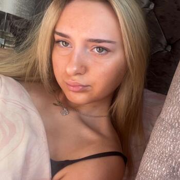 Babysitter in Telford: Lola