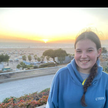 Babysitter in Sydney: Kira