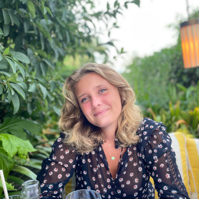 Babysitter in Paris: Rose