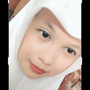 Lowongan pekerjaan babysitting di Kota Tangerang: lowongan pekerjaan babysitter Julia